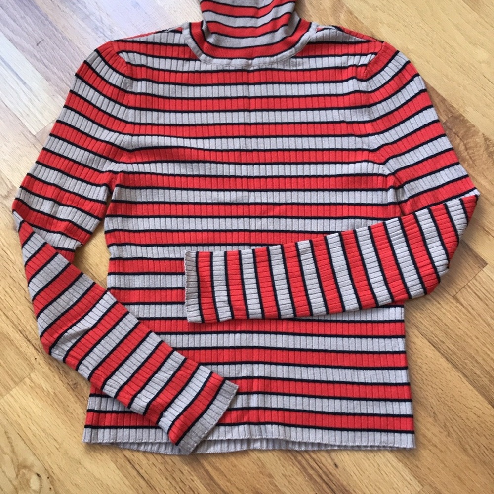 STRIPED TURTLENECK TOP